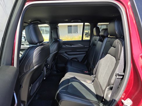 New 2025 Jeep Grand Cherokee Altitude image 14