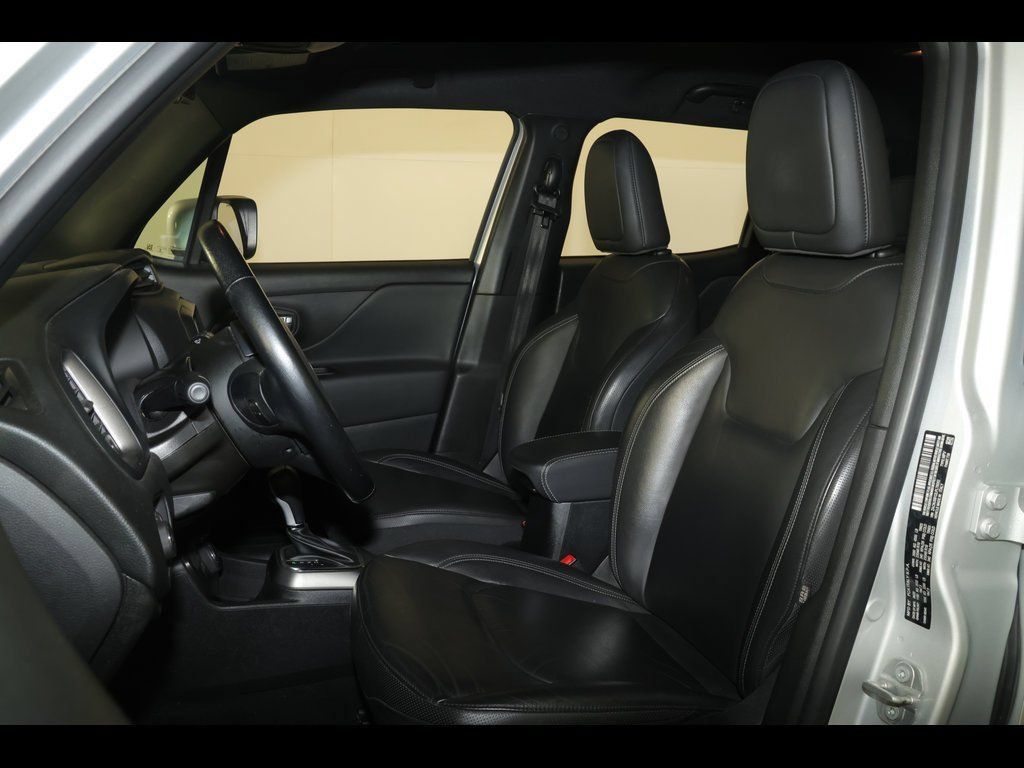 Used 2020 Jeep Renegade Altitude AWD/4WD image 12