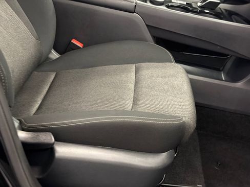 Used 2025 Nissan Rogue SV image 12