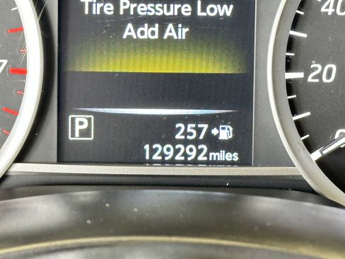 Used 2017 Nissan Sentra SV w/ Style Package image 6