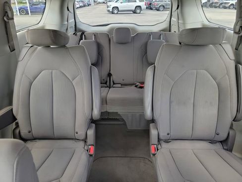 Used 2017 Chrysler Pacifica Touring Plus FWD image 14