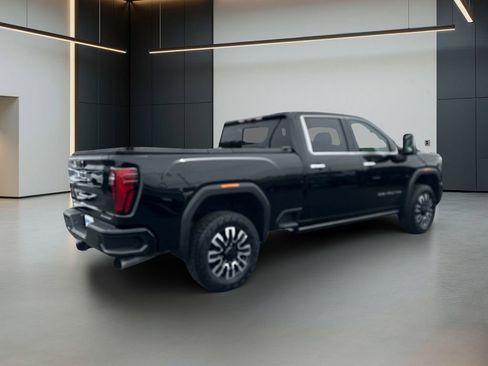 Used 2024 GMC Sierra 2500 Denali Ultimate AWD/4WD image 5