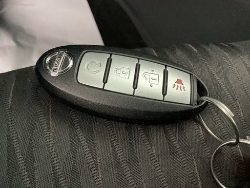 Used 2017 Nissan Rogue SV AWD/4WD image 25