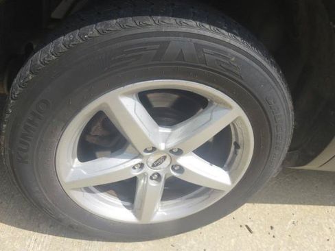 Used 2017 Ford Explorer XLT AWD/4WD image 10