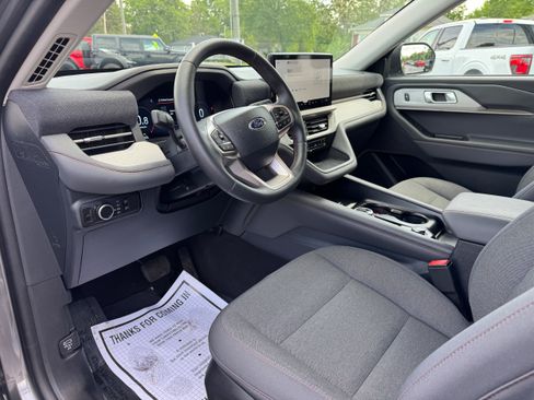 Used 2025 Ford Explorer Active AWD/4WD image 11