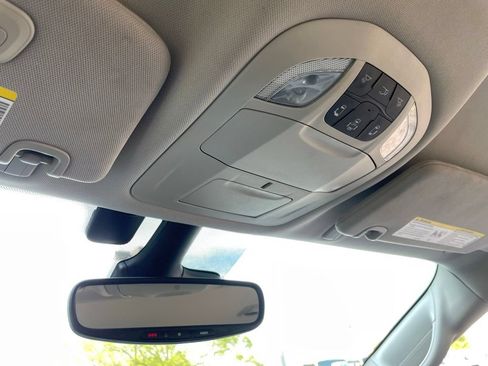 Used 2021 Chrysler Pacifica Touring-L FWD image 23