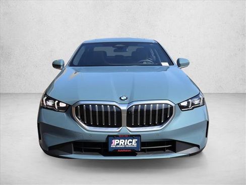 Used 2025 BMW 530i xDrive w/ Premium Package AWD/4WD image 3