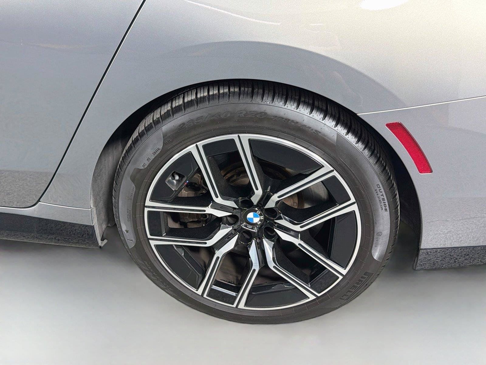 Used 2024 BMW 760i xDrive AWD/4WD image 32