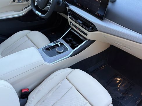 Used 2025 BMW 330i Sedan w/ Premium Package RWD image 19