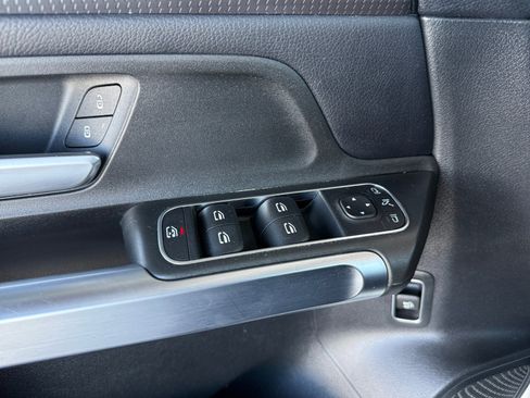 Used 2021 Mercedes-Benz GLB 250 w/ Premium Package image 22