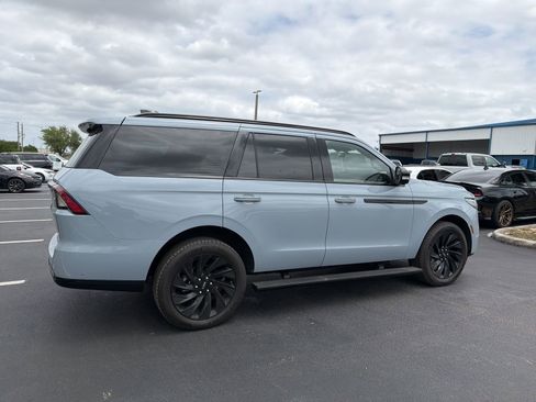 Used 2025 Lincoln Navigator Reserve w/ Jet Appearance Package image 4