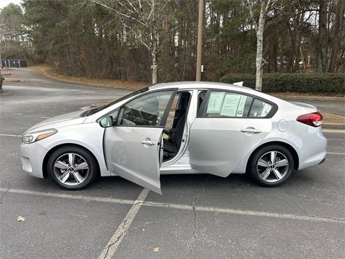 Used 2018 Kia Forte LX w/ LX Popular Package image 9