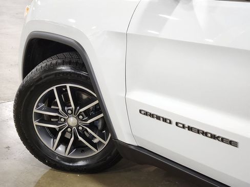 Used 2018 Jeep Grand Cherokee Limited image 23