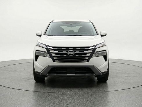 Used 2025 Nissan Rogue SV AWD/4WD image 2