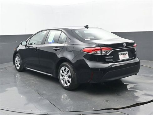 Used 2026 Toyota Corolla LE image 3