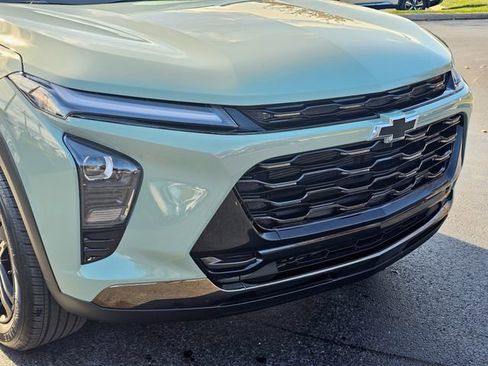 Used 2025 Chevrolet Trax ACTIV w/ Sunroof Package image 3