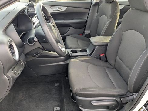Used 2024 Kia Forte LXS image 17