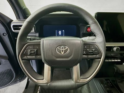 Used 2025 Toyota Tacoma TRD Off-Road w/ TRD Off Road Upgrade Package AWD/4WD image 15
