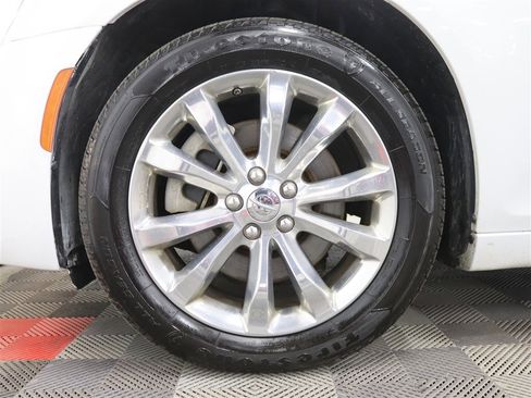 Used 2022 Chrysler 300 Touring image 39