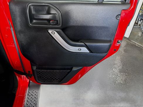 Used 2017 Jeep Wrangler Unlimited Sahara w/ Dual Top Group image 26