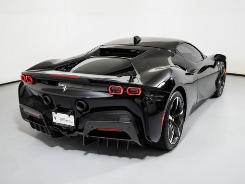 Used 2022 Ferrari SF90 Stradale image 2