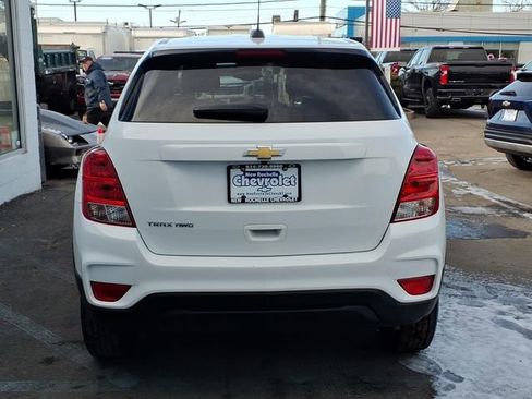 Used 2022 Chevrolet Trax LS w/ Tint and Cruise Package AWD/4WD image 5