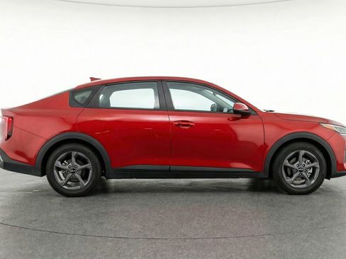 Used 2025 Kia K4 LXS image 9