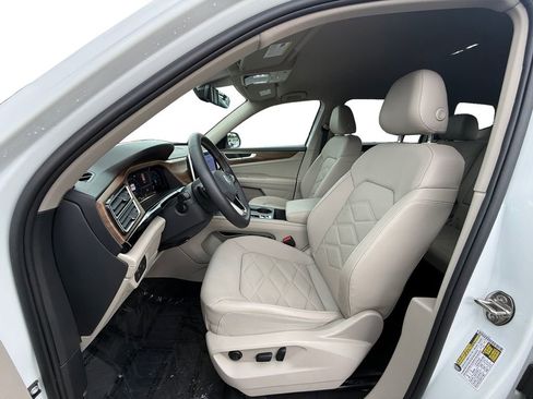 Used 2024 Volkswagen Atlas SE AWD/4WD image 9