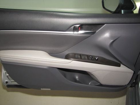 Used 2023 Toyota Camry XLE FWD image 11