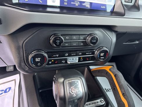 Used 2023 Ford Bronco Badlands image 19