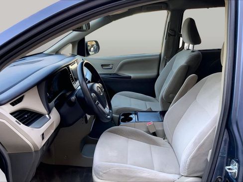 Used 2015 Toyota Sienna LE AWD/4WD image 8