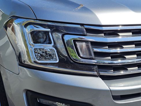 Used 2020 Ford Expedition XLT w/ Equipment Group 202A image 4