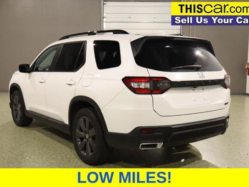 Used 2025 Honda Pilot Sport image 5