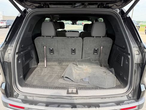 Used 2025 Chevrolet Traverse LT AWD/4WD image 11