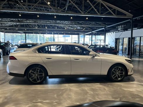 Used 2026 BMW 530i xDrive w/ Premium Package AWD/4WD image 6