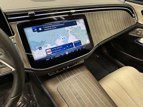 Used 2025 Mercedes-Benz E 350 Sedan image 31