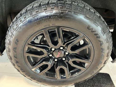 Used 2022 GMC Sierra 1500 Elevation w/ X31 Off-Road Package AWD/4WD image 12