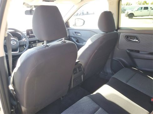 Used 2023 Nissan Rogue SV image 10