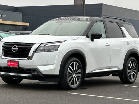 New 2025 Nissan Pathfinder Platinum image 8