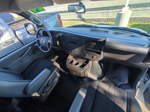 Used 2024 Chevrolet Express 2500 w/ Driver Convenience Package image 18