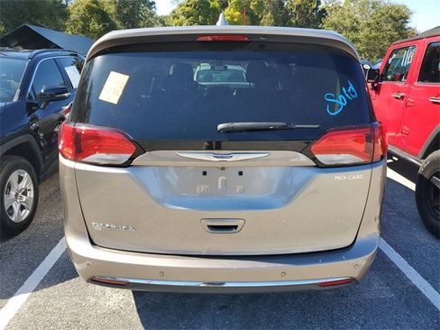 Used 2018 Chrysler Pacifica Touring Plus w/ Tire & Wheel Group image 4