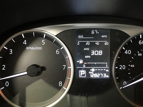 Used 2020 Nissan Versa S FWD image 22