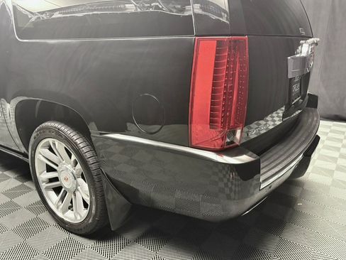 Used 2014 Cadillac Escalade ESV Platinum AWD/4WD image 12