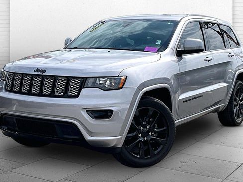 Used 2019 Jeep Grand Cherokee Altitude AWD/4WD image 9