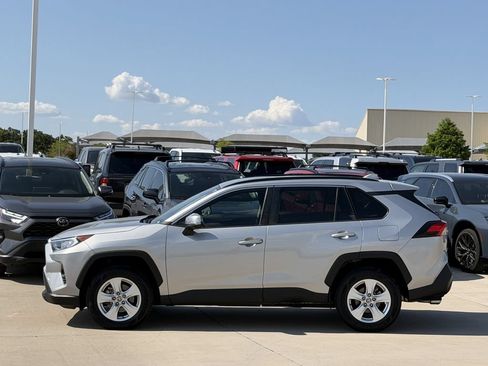 Used 2021 Toyota RAV4 XLE FWD image 3