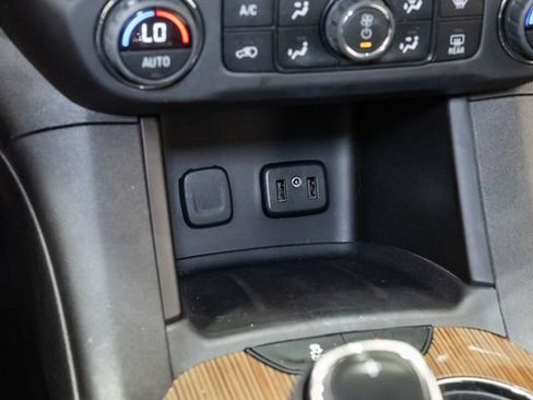 Used 2019 GMC Acadia SLE FWD image 19