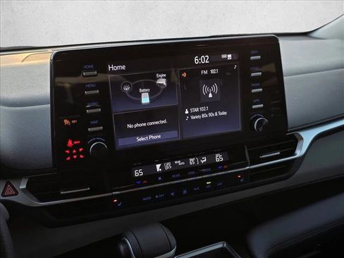 Used 2024 Toyota Sienna XLE image 24