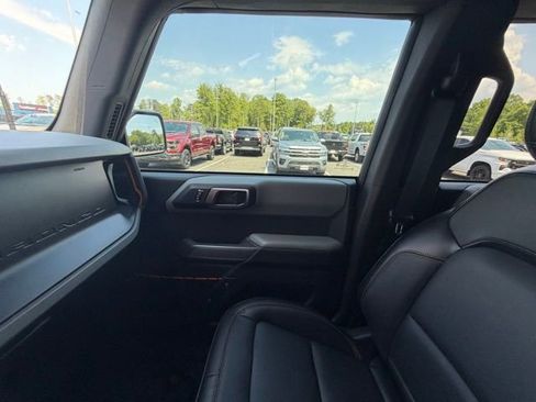 Used 2023 Ford Bronco Badlands w/ Sasquatch Package AWD/4WD image 31