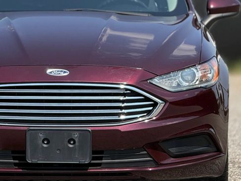 Used 2017 Ford Fusion SE FWD image 12