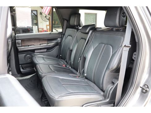 Used 2018 Ford Expedition Limited w/ Equipment Group 301A AWD/4WD image 12